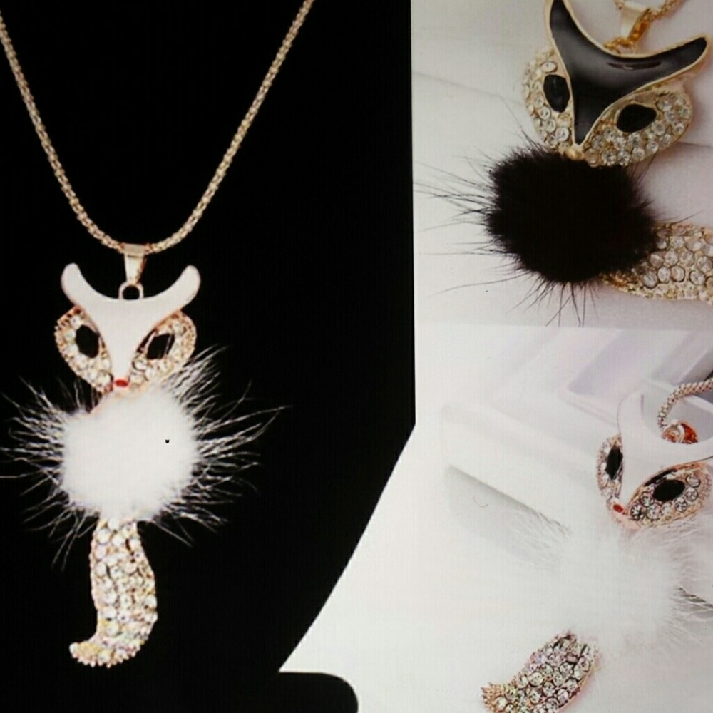 🦊NWOT WHITE Furry Fox sweater necklace